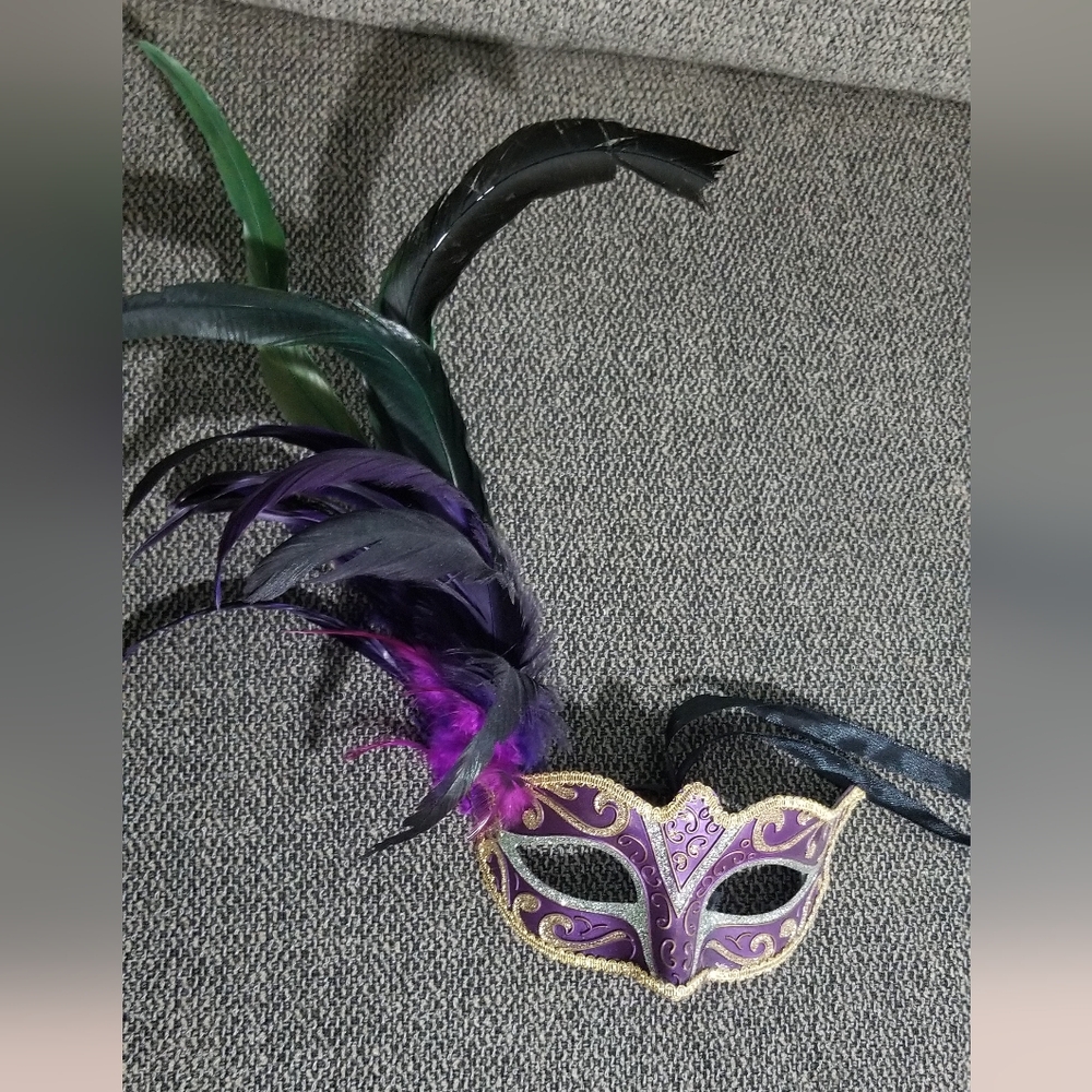 Mardi Gras Mask, Venetian Mask, Feathered - Purple